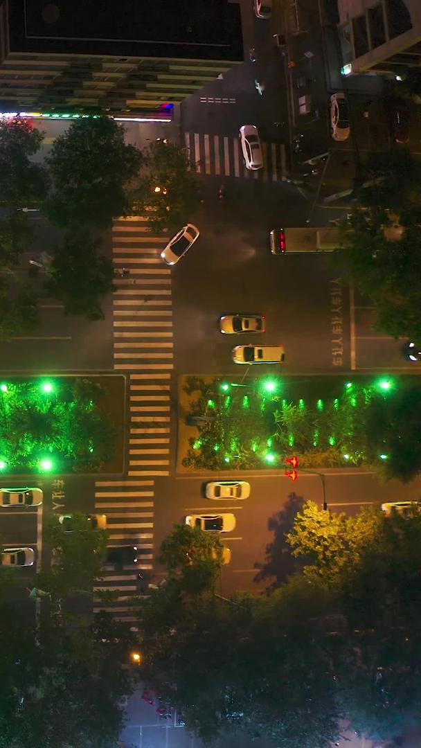 城市夜景车流航拍视频的预览图