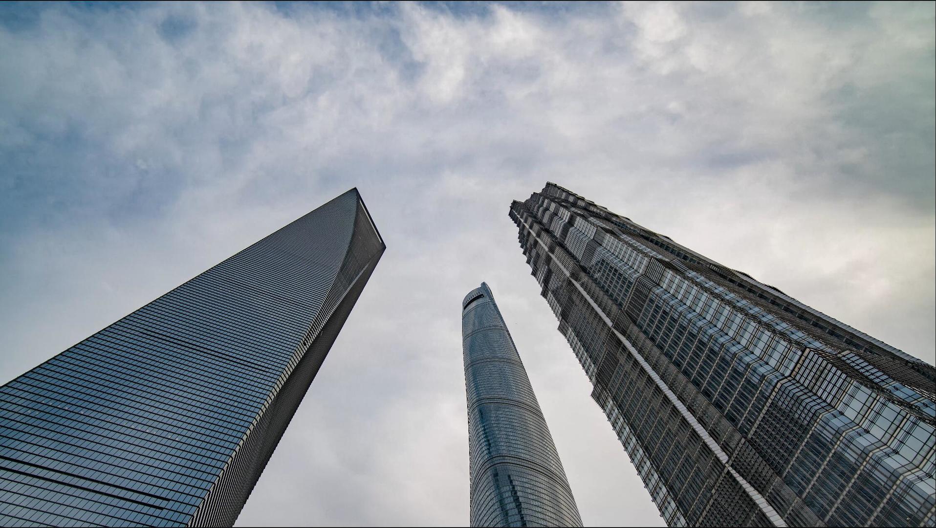 8k上海地标城市三件套高楼大厦仰拍大楼天空延时摄影视频的预览图