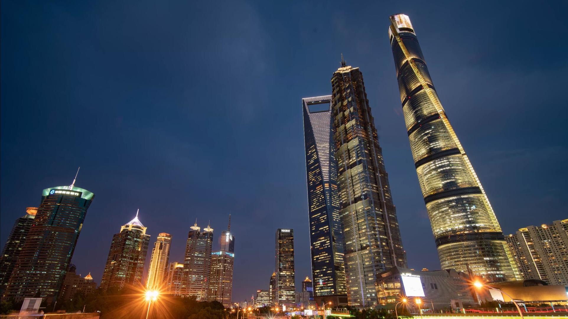 8k上海陆家嘴城市地标建筑金融中心夜景延时视频的预览图