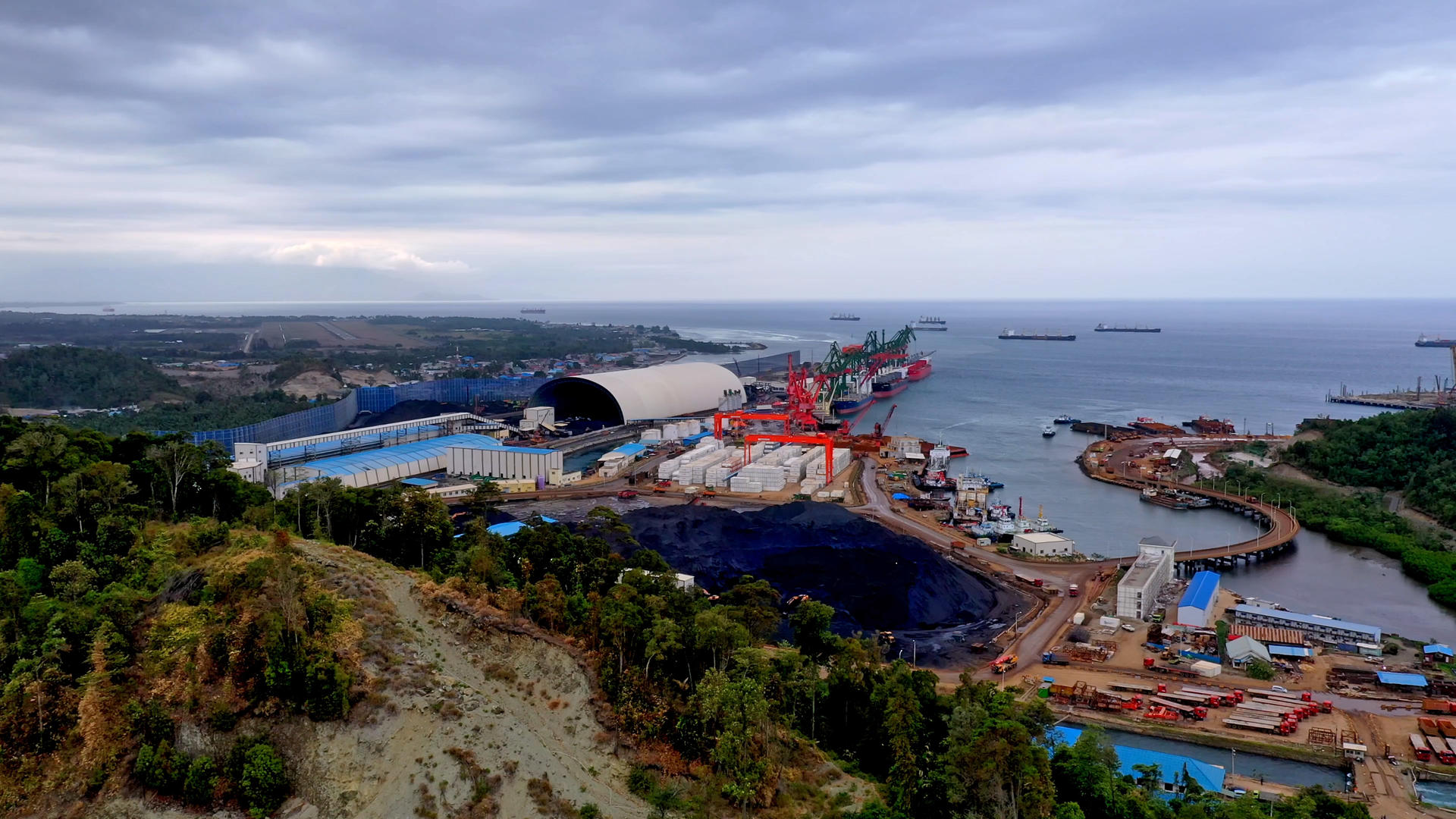 钢铁厂一体化货运码头视频的预览图