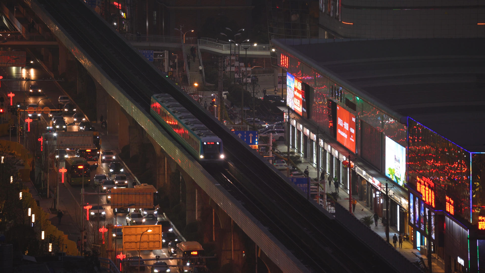 航拍城市夜景轨道列车轻轨立体交通4k素材视频的预览图