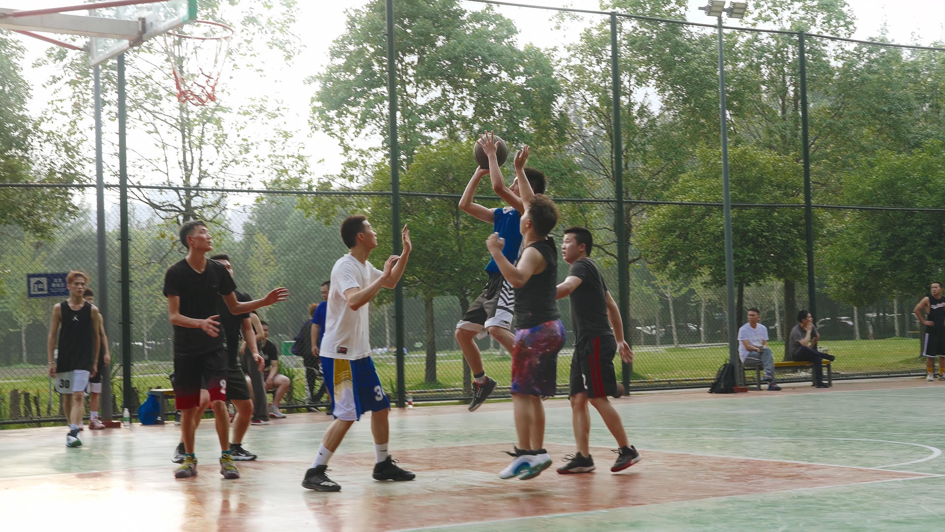 青少年打篮球健康运动少年强视频的预览图