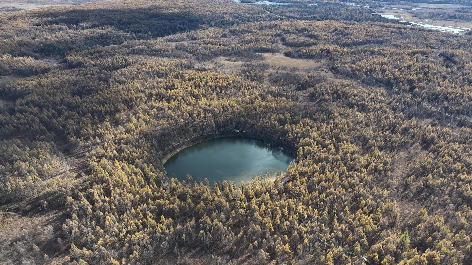 内蒙古阿尔山森林公园地池航拍视频的预览图