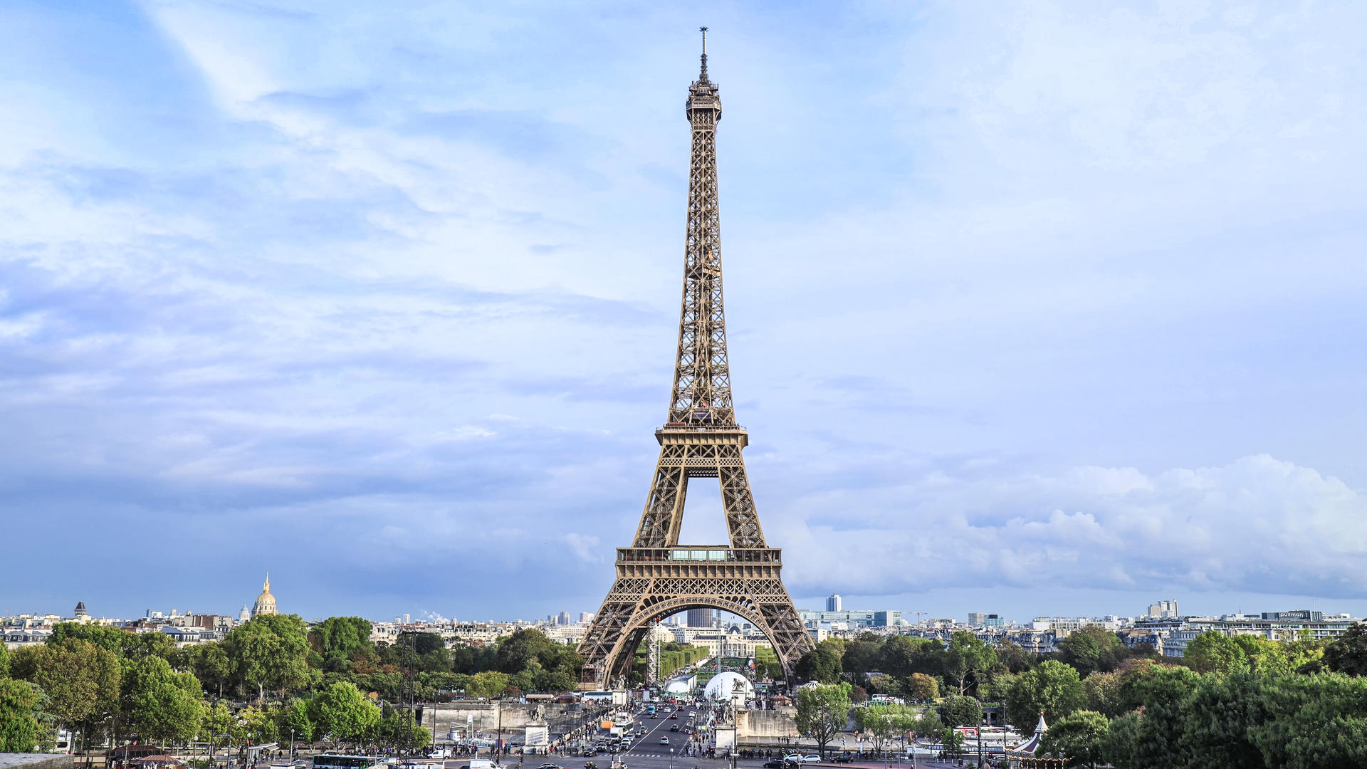 法国巴黎埃菲尔铁塔延时视频视频的预览图