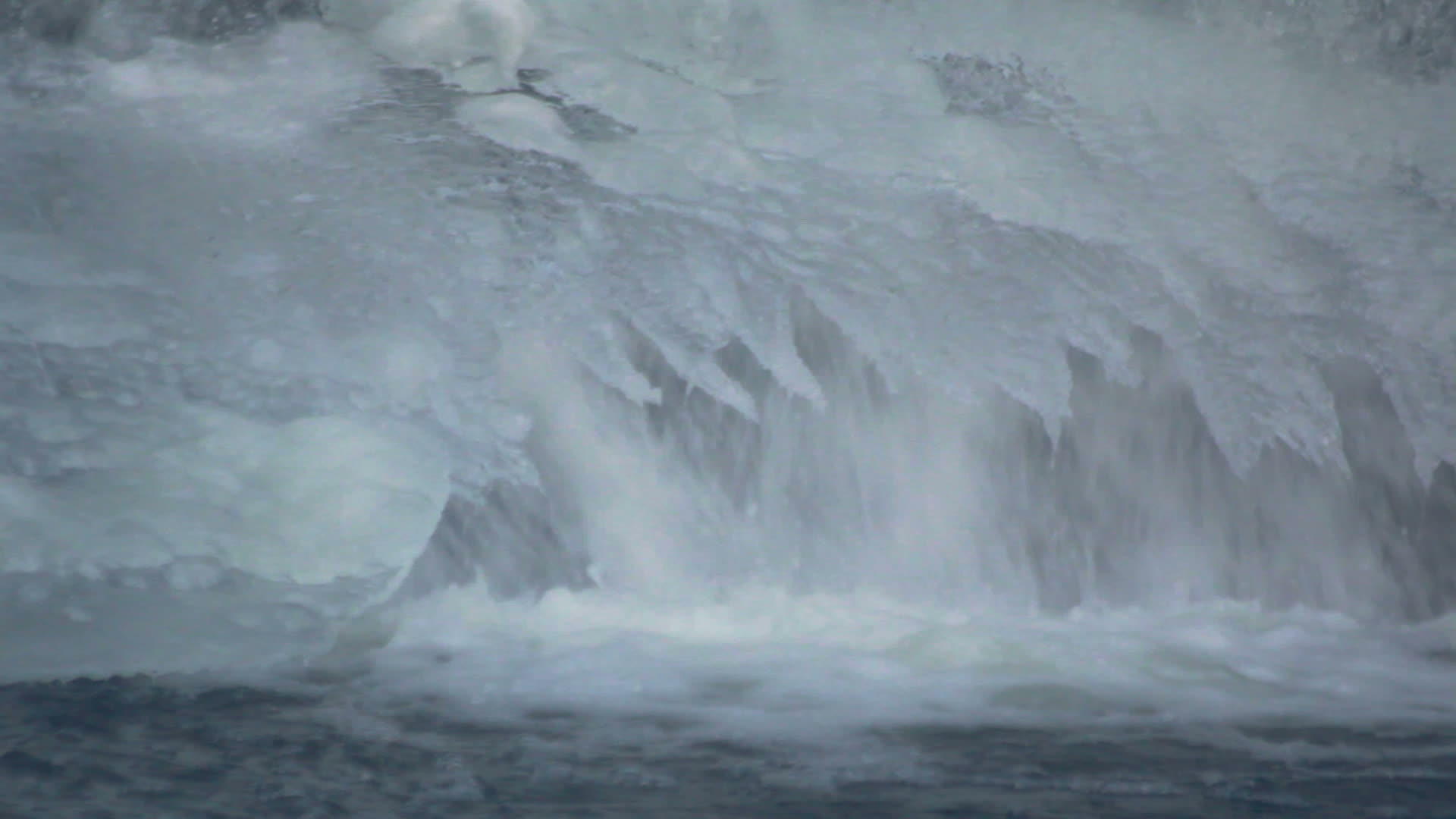 初春冰川融化视频的预览图