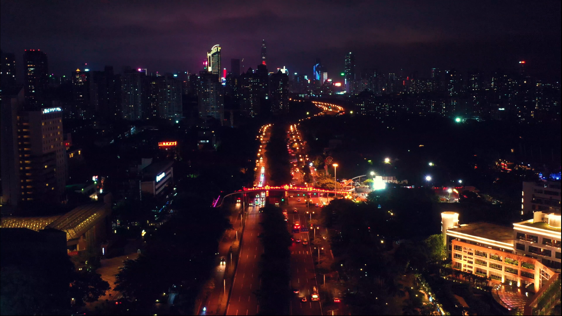 4k航拍深圳城市夜景车流视频视频的预览图