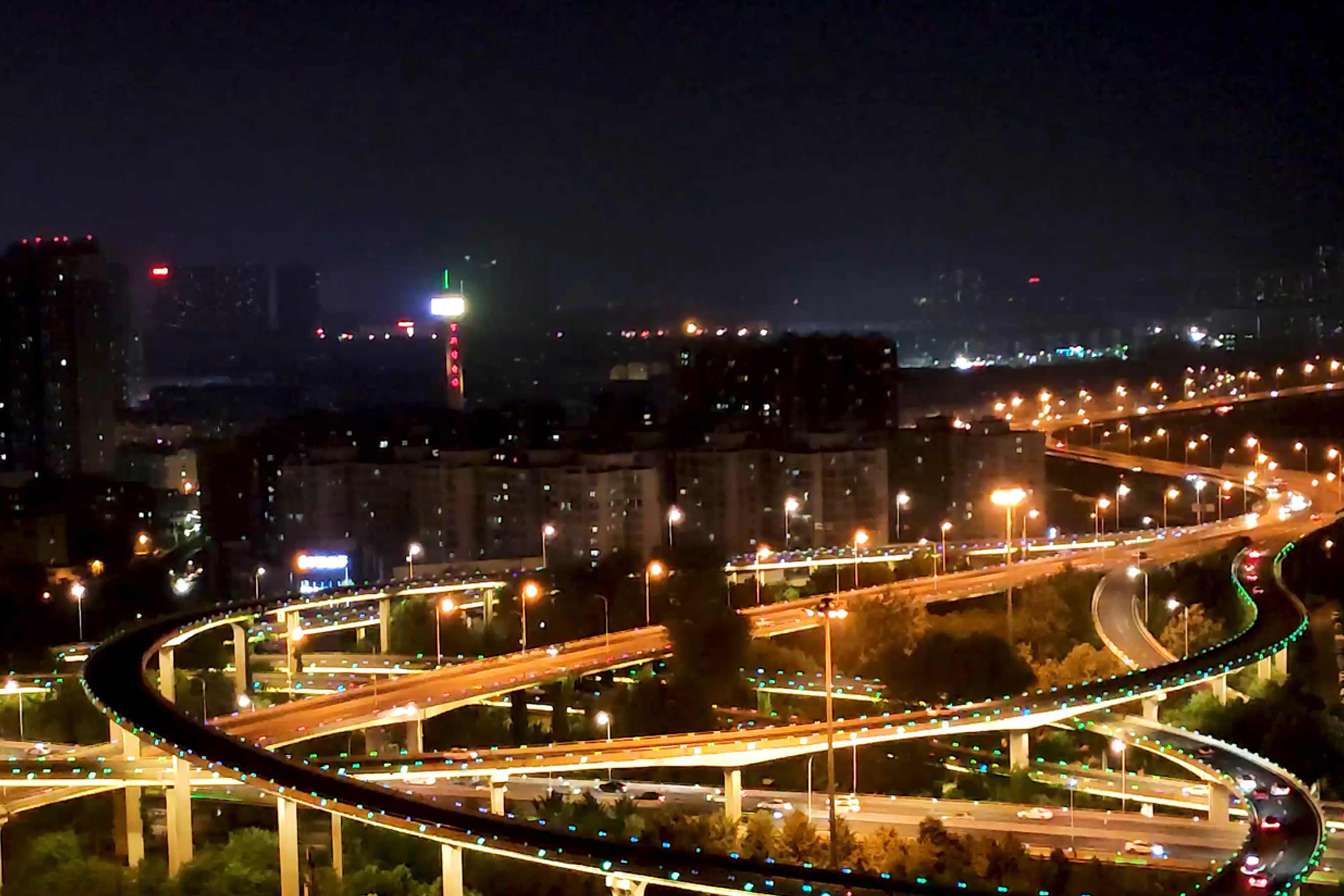 1080P城市夜景高架桥延时摄影实拍视频视频的预览图