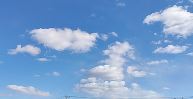 4k秋天清晨天空云彩延时蓝天白云商业素材视频的预览图