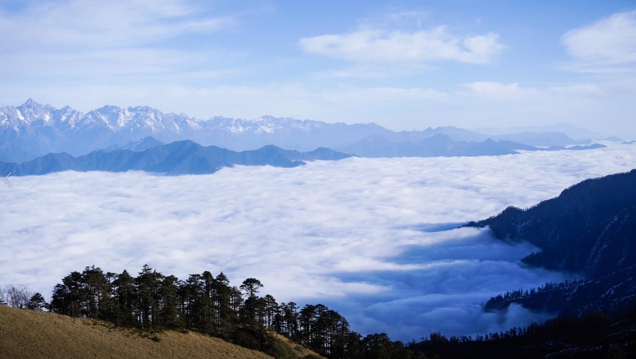 4k高原雪山云海云层山峰飘渺风景延时摄影的预览图