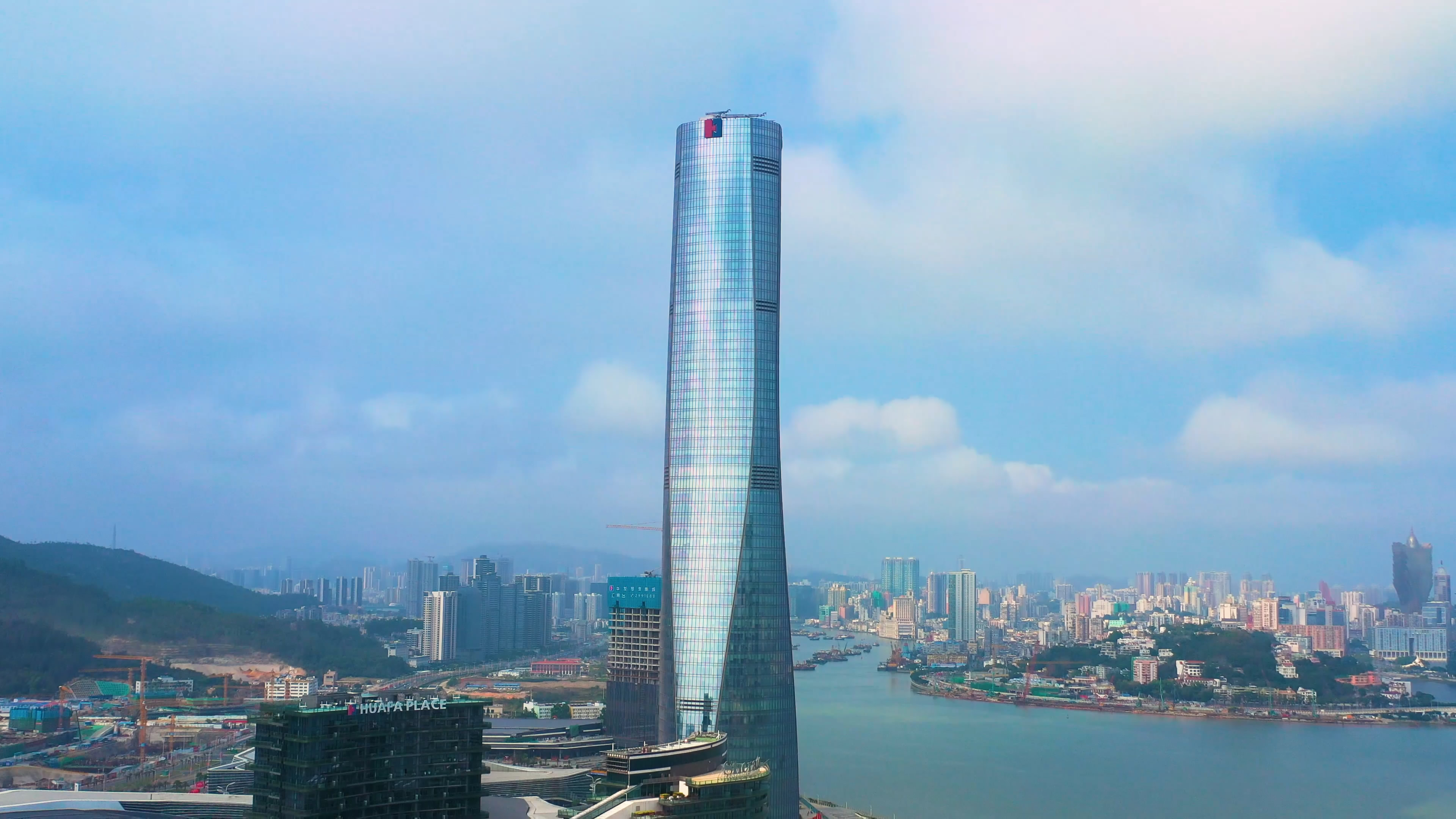 4k珠海横琴中心大厦商务金融地标建筑航拍视频的预览图