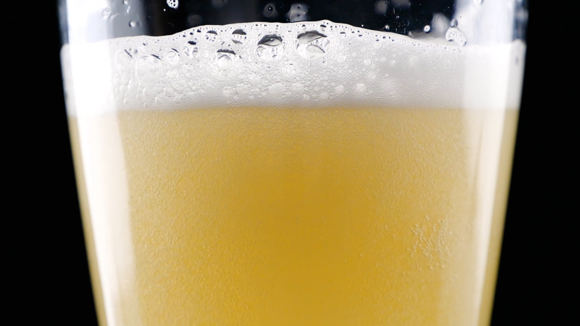 1080P夏季夏天升格啤酒酒花冷饮冰啤酒扎啤视频的预览图