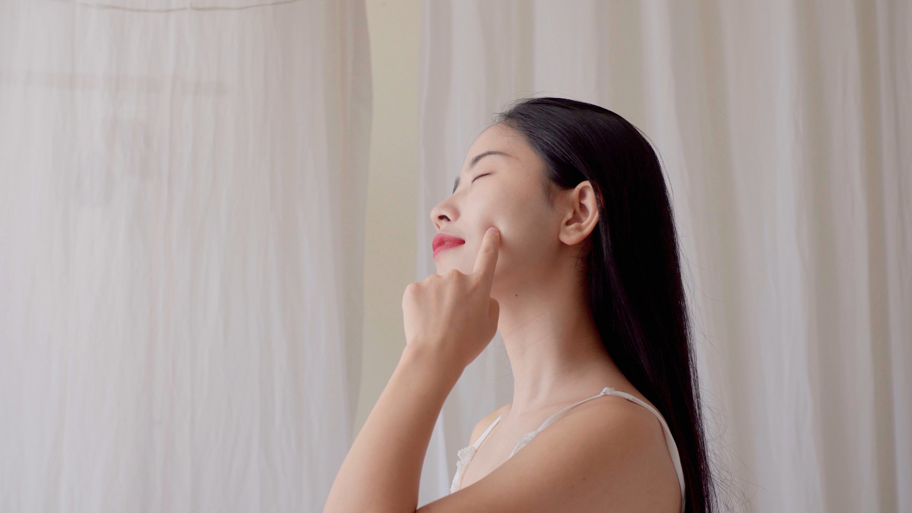 4K实拍女性皮肤展示视频素材美女女孩子女人美人视频的预览图