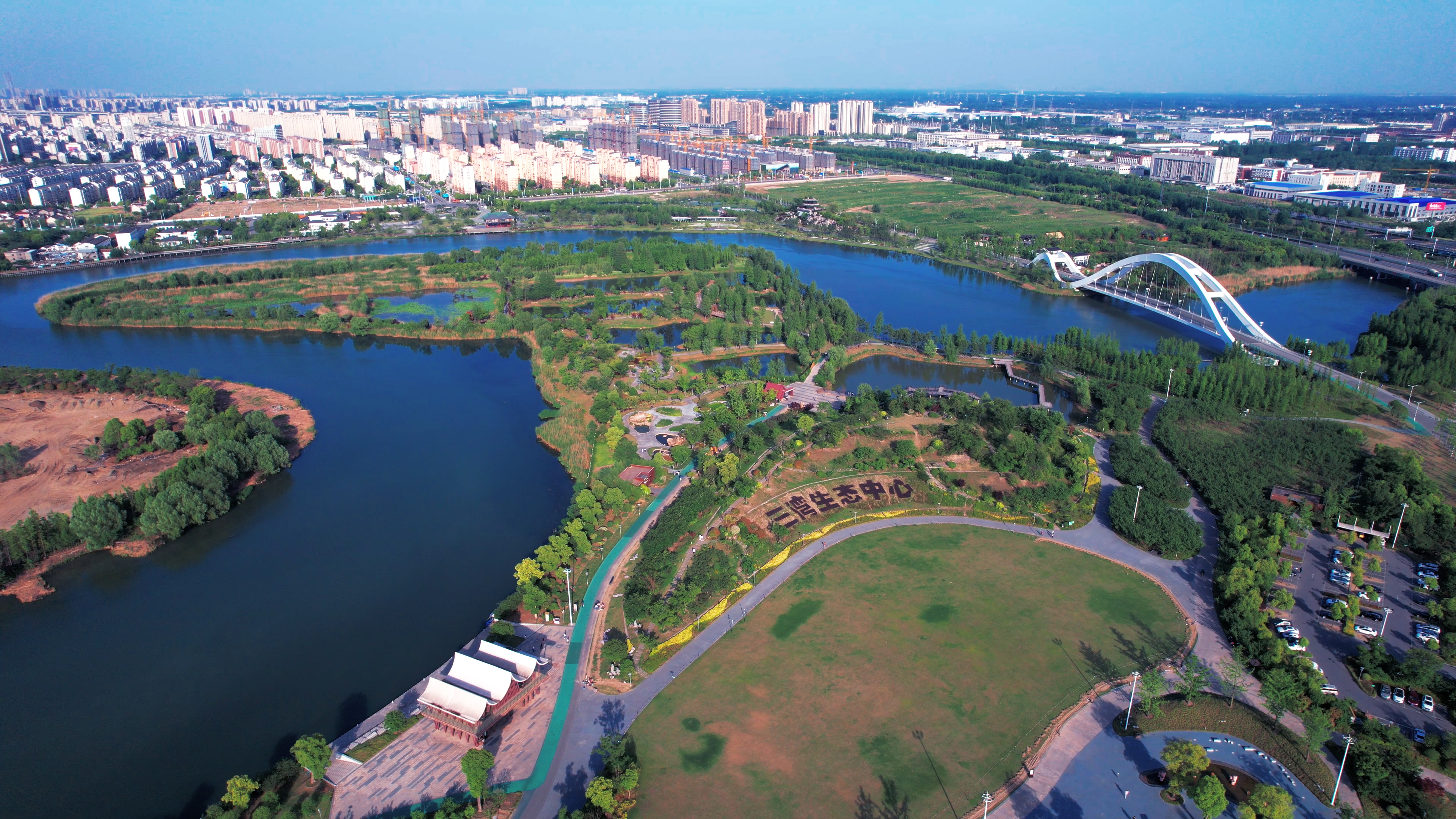 4K航拍江苏扬州运河三湾生态中心景区生态环境风光视频的预览图