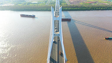 4K武汉城市建筑军山长江大桥实拍视频视频的预览图