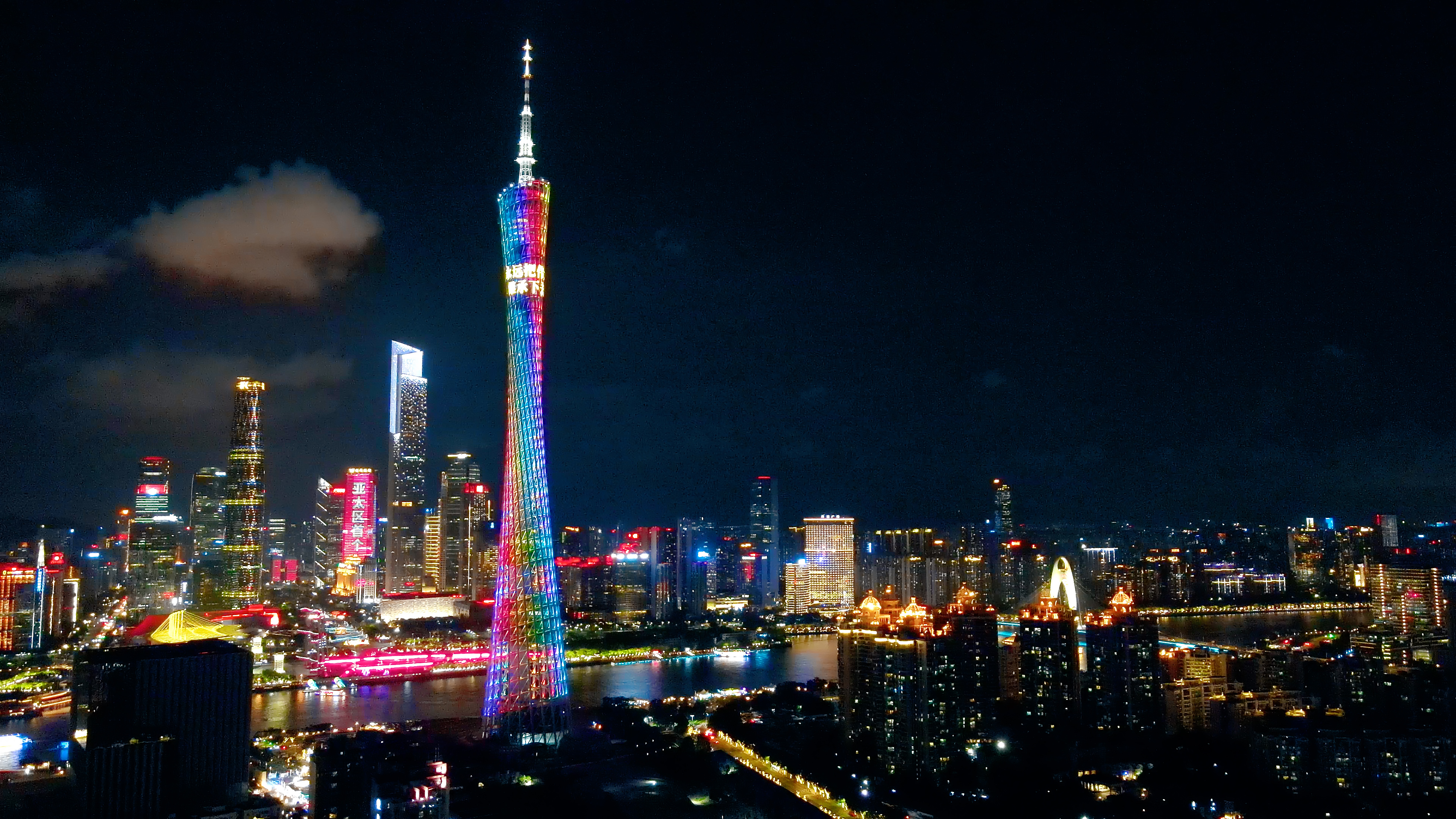 4K航拍大气广州城市灯光秀夜景繁华地标视频的预览图