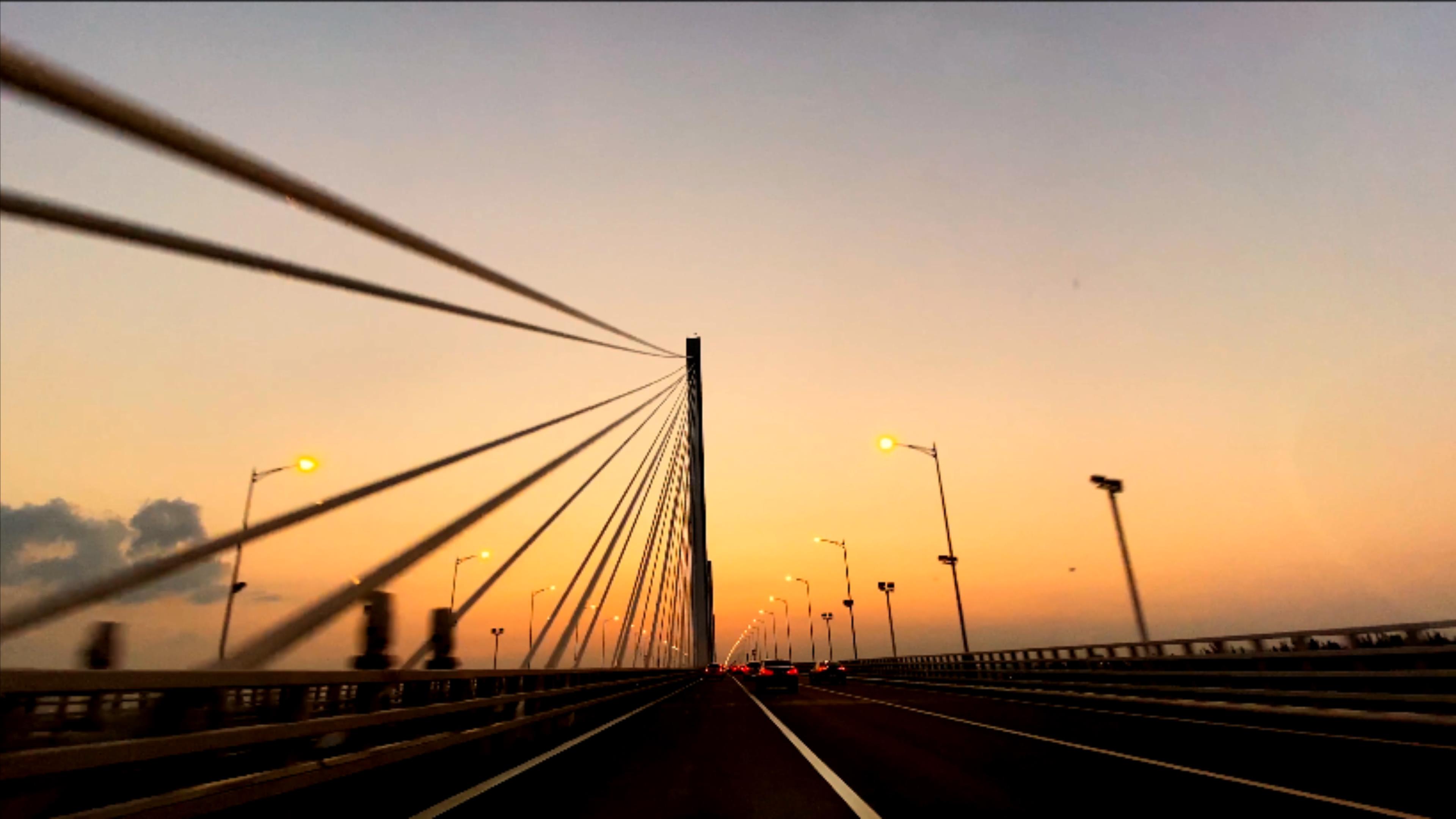 4K实拍旅行途中南京市五桥夕阳风景视频的预览图