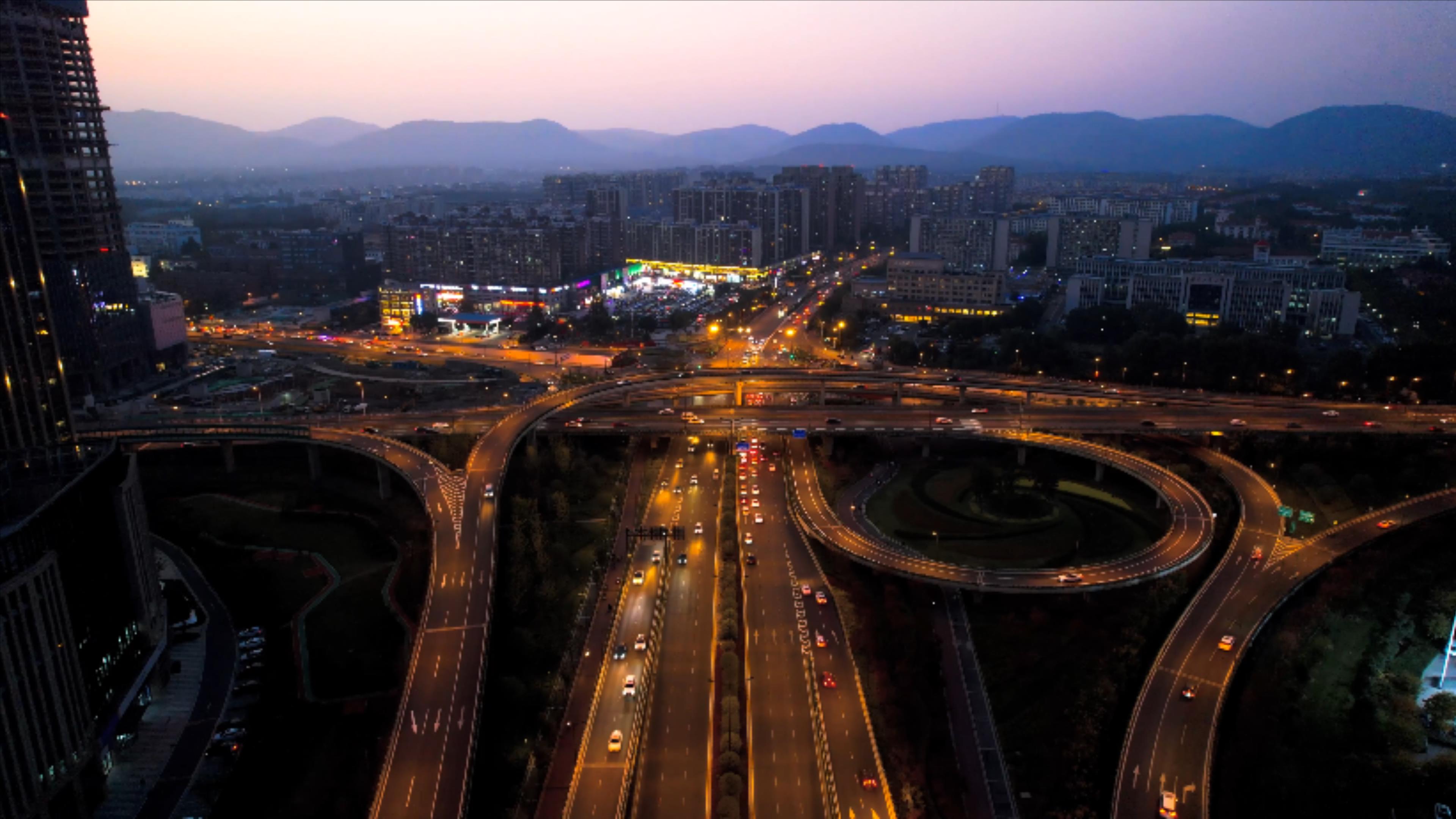 4K航拍南京江北新区CBD城市夜景车流视频的预览图