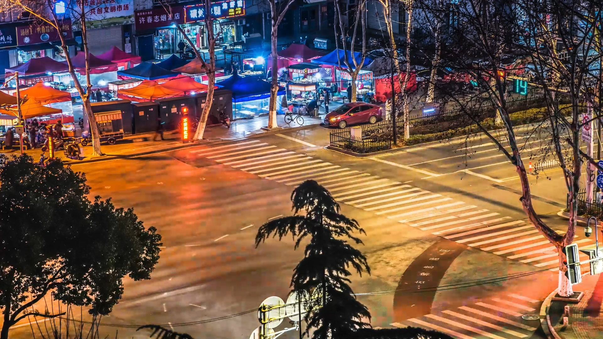 4K实拍城市夜景延时摄影车水马龙车流视频的预览图