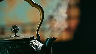 古风意境煮茶茶水开了特写镜头视频1080视频的预览图