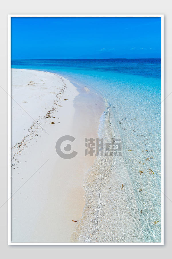 圆弧形海滩上拍打的海浪风光摄影图摄影图1024*1542图片素材免费下载-编号1244344-潮点视频