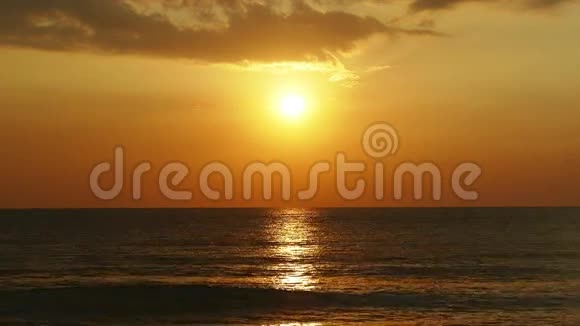 日出和大海视频的预览图