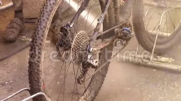 泥自行车视频的预览图