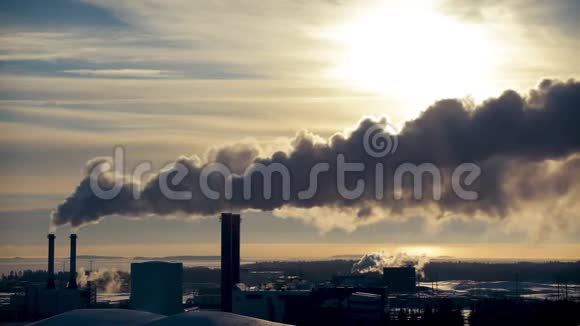 吸烟工厂烟囱污染的环境问题视频的预览图