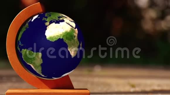 旋转地球仪视频的预览图