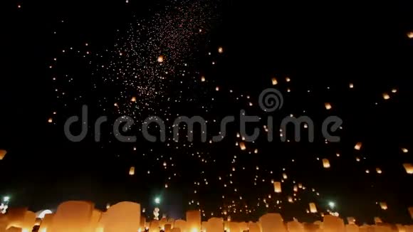 浮灯在义鹏节洛伊克拉通庆祝在清迈泰国昂立森广角度观视频的预览图
