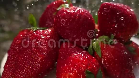 洗草莓视频的预览图