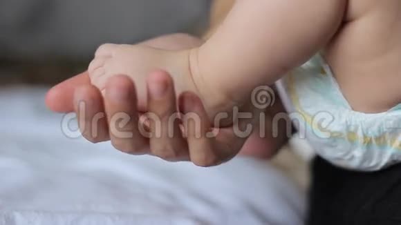 小宝宝脚视频的预览图