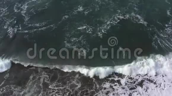 从上面的波浪视频的预览图