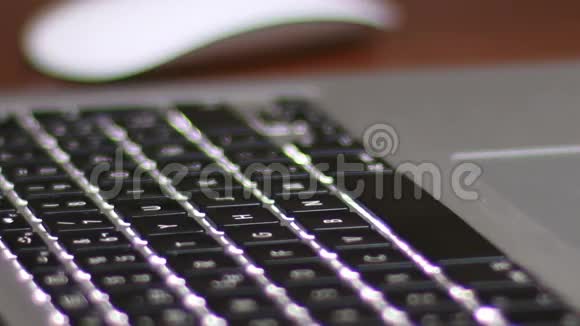 笔记本电脑键盘视频的预览图