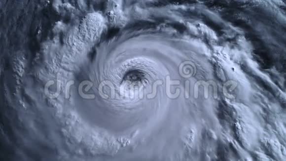 飓风风暴带着闪电飞过海洋卫星视野视频的预览图