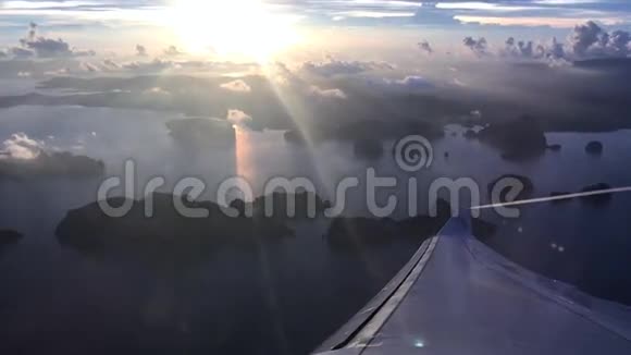 云天上的飞机之翼视频的预览图