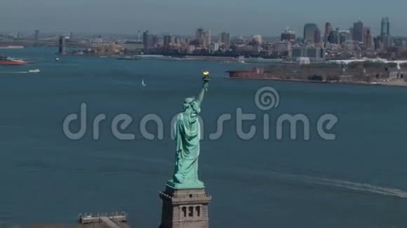 自由女神像与纽约天际线视频的预览图