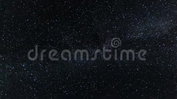 夜空与银河系时间流逝移动的星星在夜晚闪烁全高清1920x1080视频的预览图