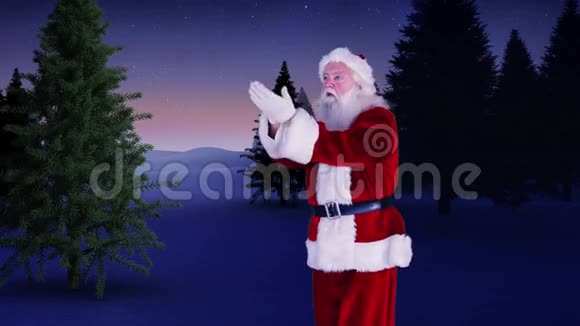 圣诞老人让神奇的圣诞树出现视频的预览图