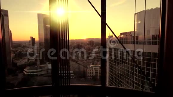 内现代商务办公楼摩天大楼城市景观视频的预览图