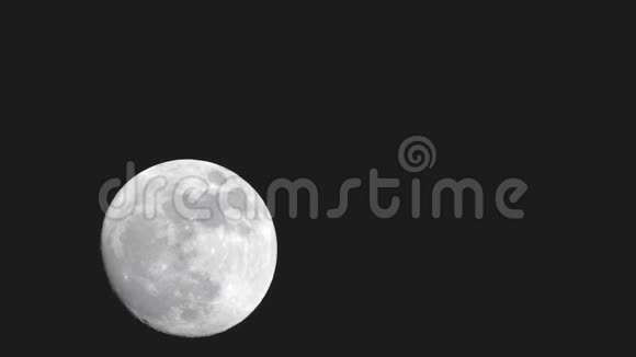 在漆黑的夜晚满月视频的预览图