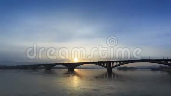 桥后日落视频的预览图
