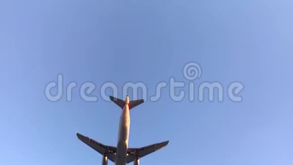 飞机飞过视频的预览图