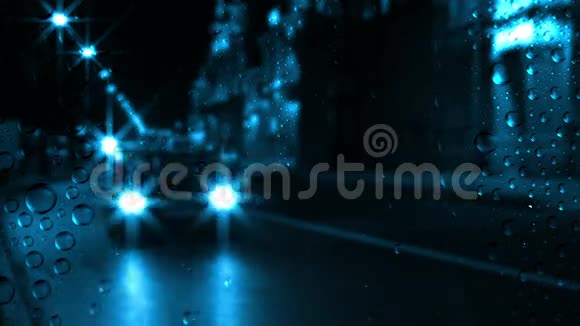 夜间交通和雨视频的预览图