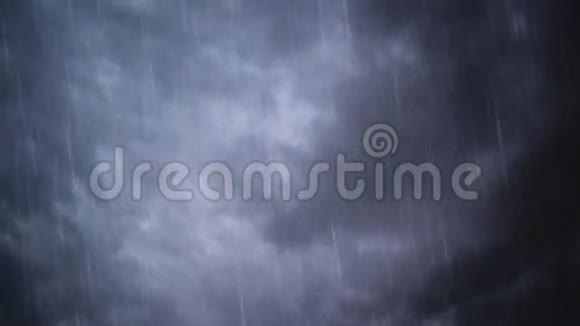大雨从戏剧性的天空落下视频的预览图
