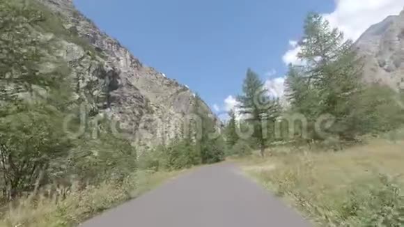 阿尔卑斯山的路视频的预览图