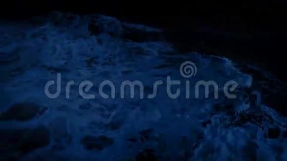 船夜间航行视频的预览图