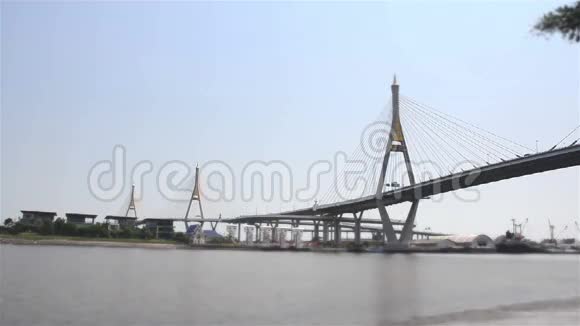 普密蓬大桥视频的预览图