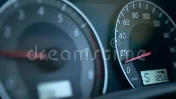 汽车速度计视频的预览图