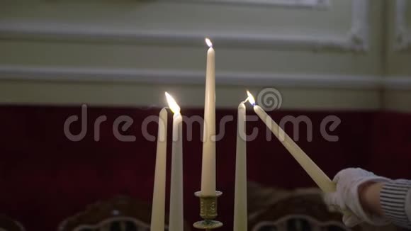 带火的蜡烛视频的预览图