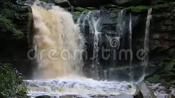 埃拉卡拉瀑布视频的预览图